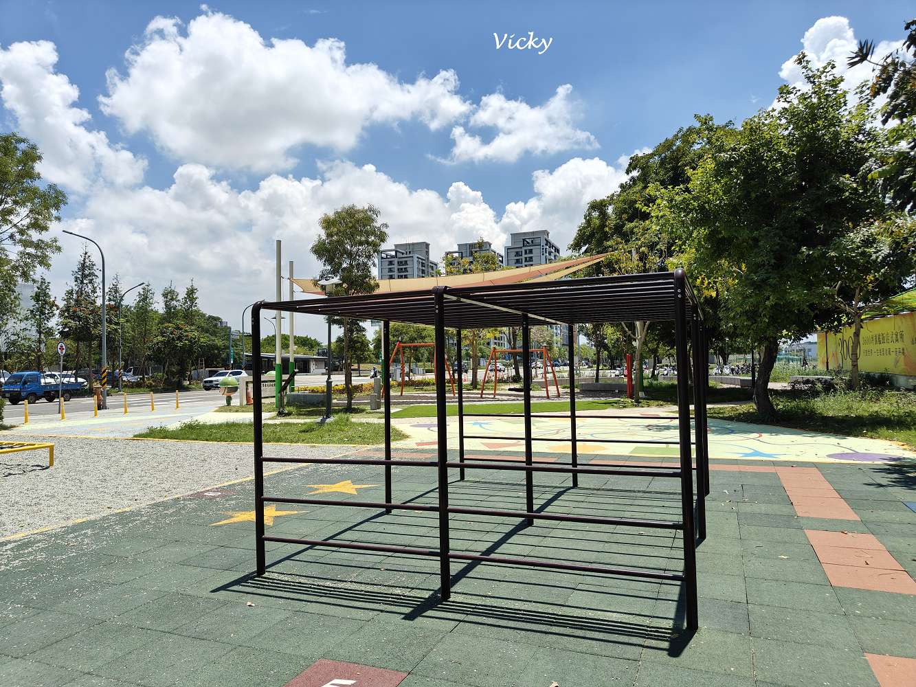 台南親子景點推薦｜精忠公園：在地軍事意象滿滿的特色公園，來當一日小小兵！