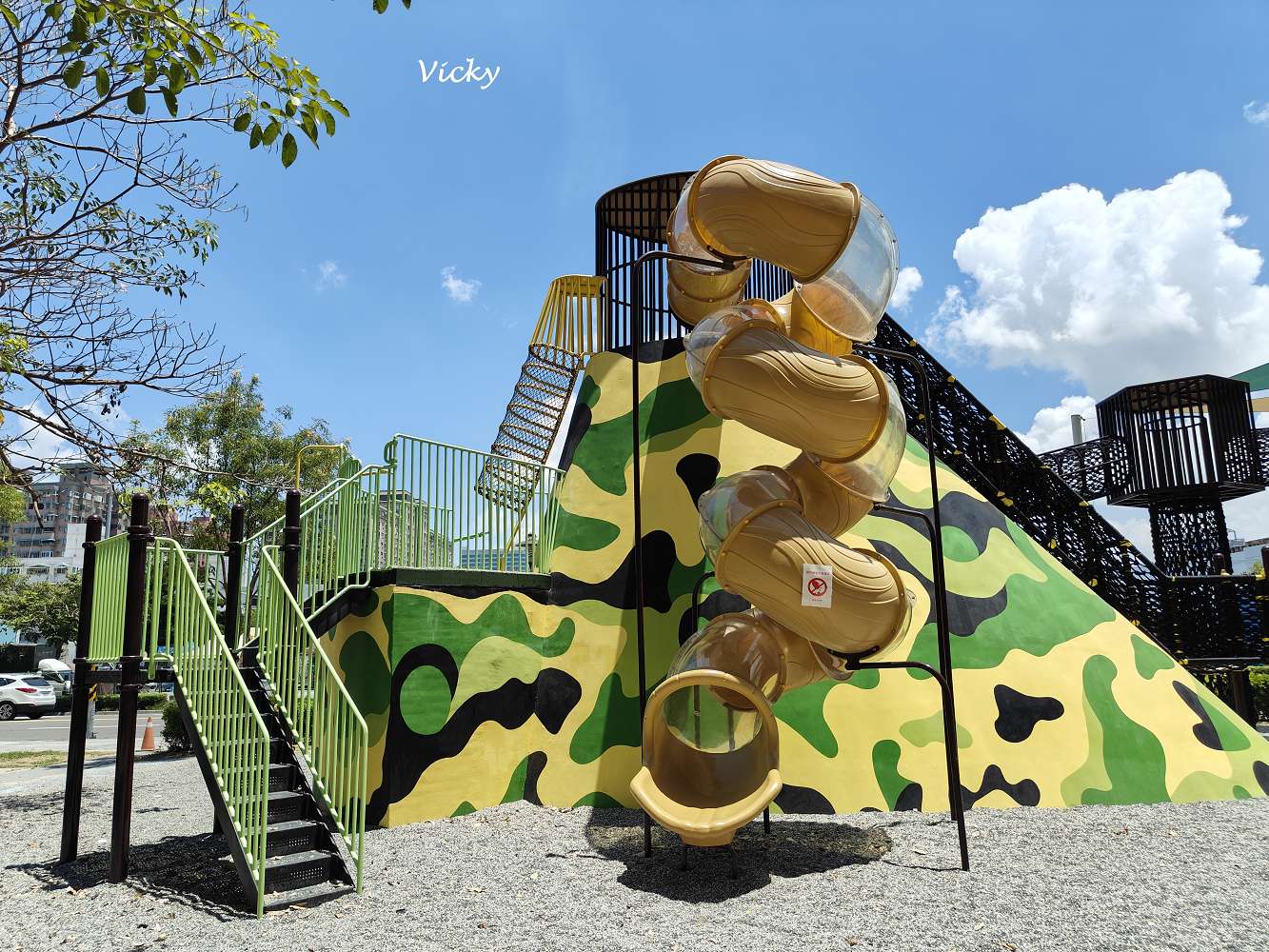 網站近期文章：台南親子景點推薦｜精忠公園：在地軍事意象滿滿的特色公園，來當一日小小兵！