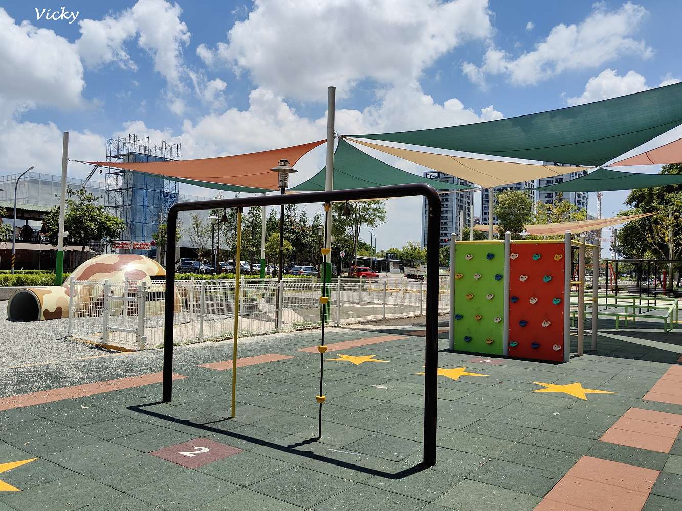 台南親子景點推薦｜精忠公園：在地軍事意象滿滿的特色公園，來當一日小小兵！