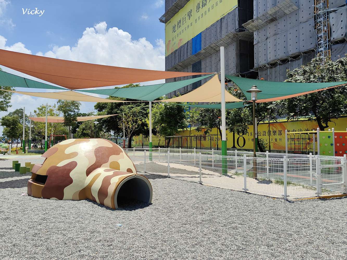 台南親子景點推薦｜精忠公園：在地軍事意象滿滿的特色公園，來當一日小小兵！