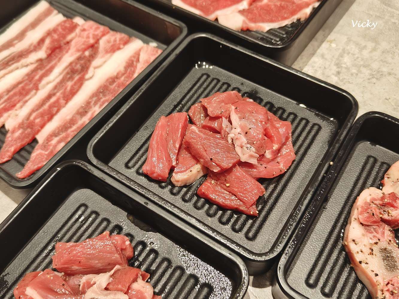 高雄燒肉吃到飽推薦｜肉次方高雄裕誠店：整棟王品旗艦，千元吃到和牛！親切服務＋舒適空間超加分！