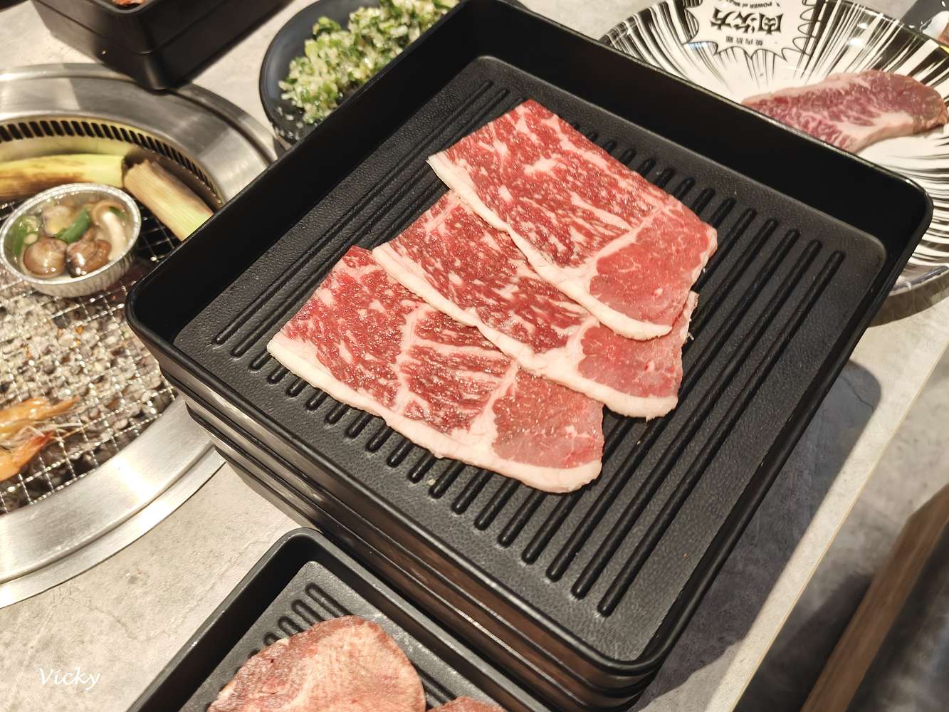 高雄燒肉吃到飽推薦｜肉次方高雄裕誠店：整棟王品旗艦，千元吃到和牛！親切服務＋舒適空間超加分！