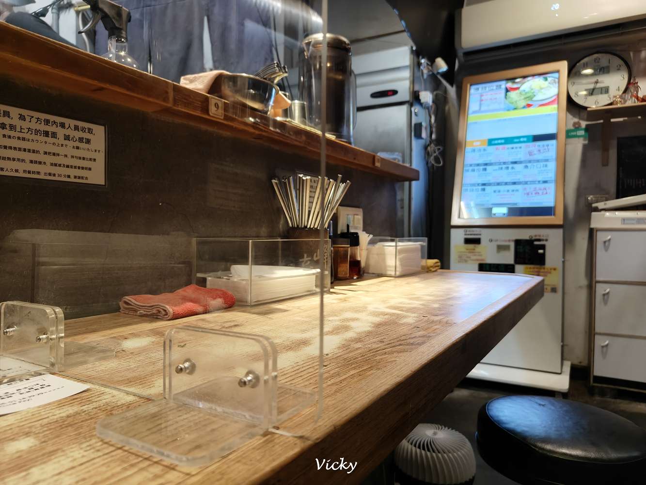 台南拉麵推薦｜八峰亭 萬昌店：爆蒜拉麵湯油可調、細麵黃麵任選，湯頭配菜全客製！自由搭配好過癮！