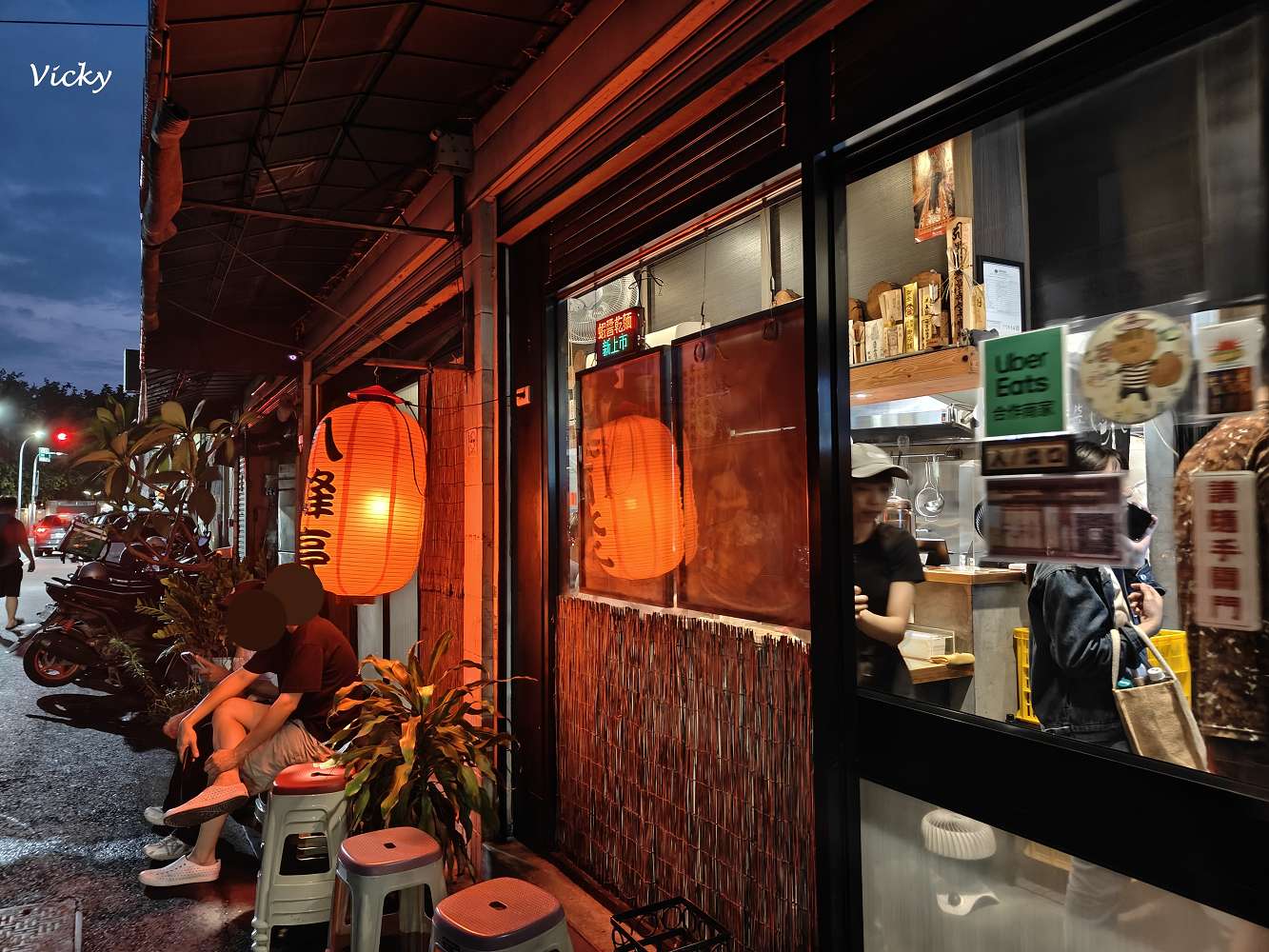 台南拉麵推薦｜八峰亭 萬昌店：爆蒜拉麵湯油可調、細麵黃麵任選，湯頭配菜全客製！自由搭配好過癮！