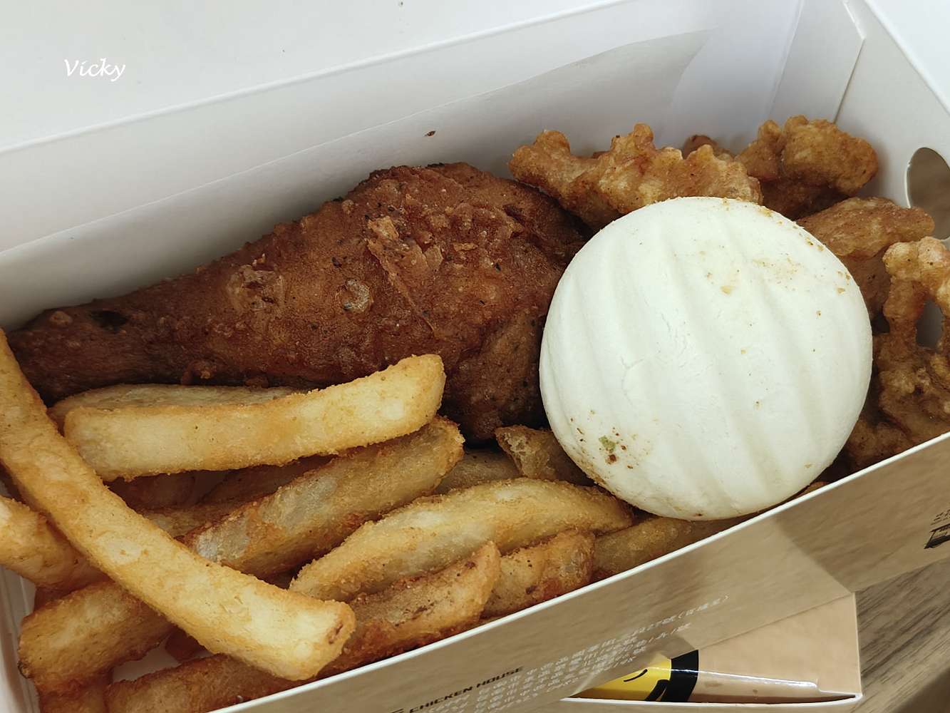 台南點心推薦︱台南大學 榮譽校區 美食︱炸雞洋行 榮譽店：親子都愛的平價人氣組合餐！孩子吃得開心又不油膩！附菜單