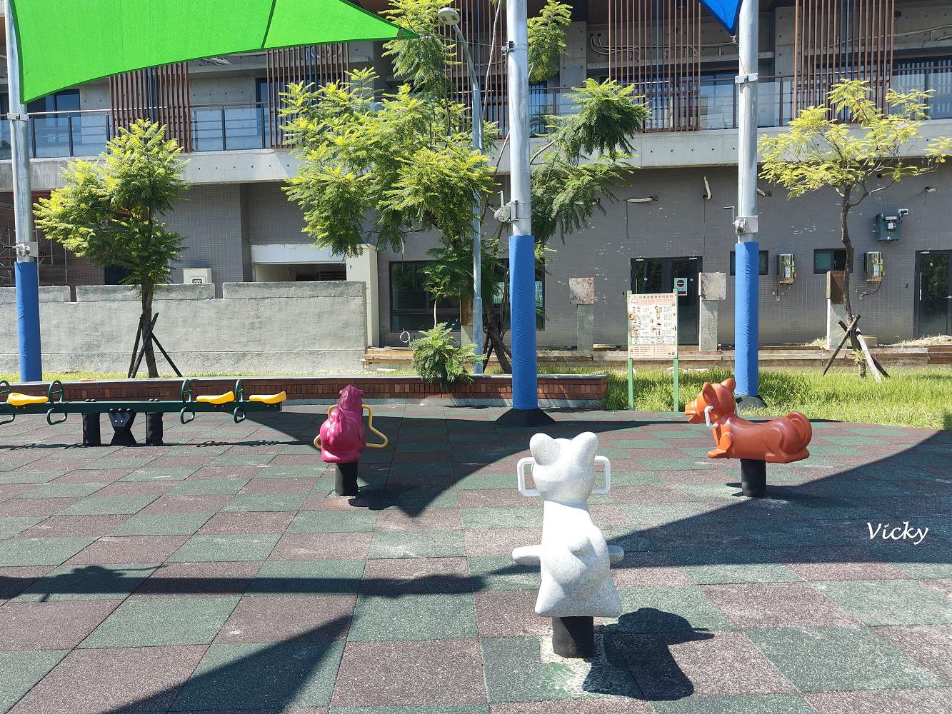 台南東區親子景點｜崇成公園：遮陽攀爬設施超吸睛，沙坑滑梯一次滿足！