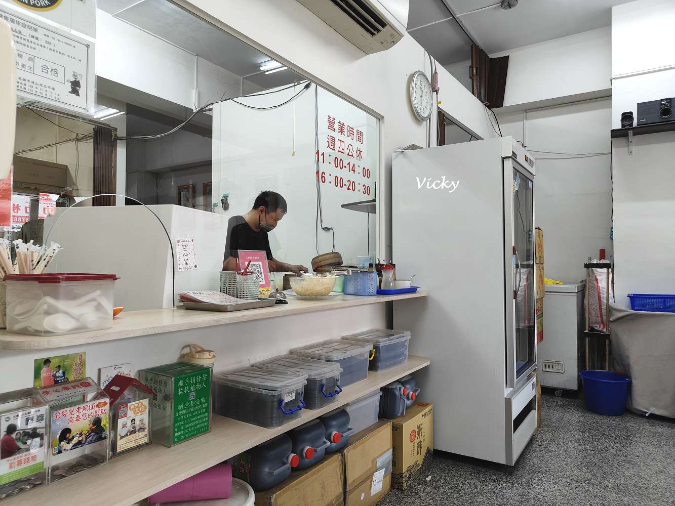 台南大學附近美食︱御品小籠湯包：7顆只要75元的爆汁湯包！夫妻聯手經營，平價又好吃，翻桌率超高！附菜單