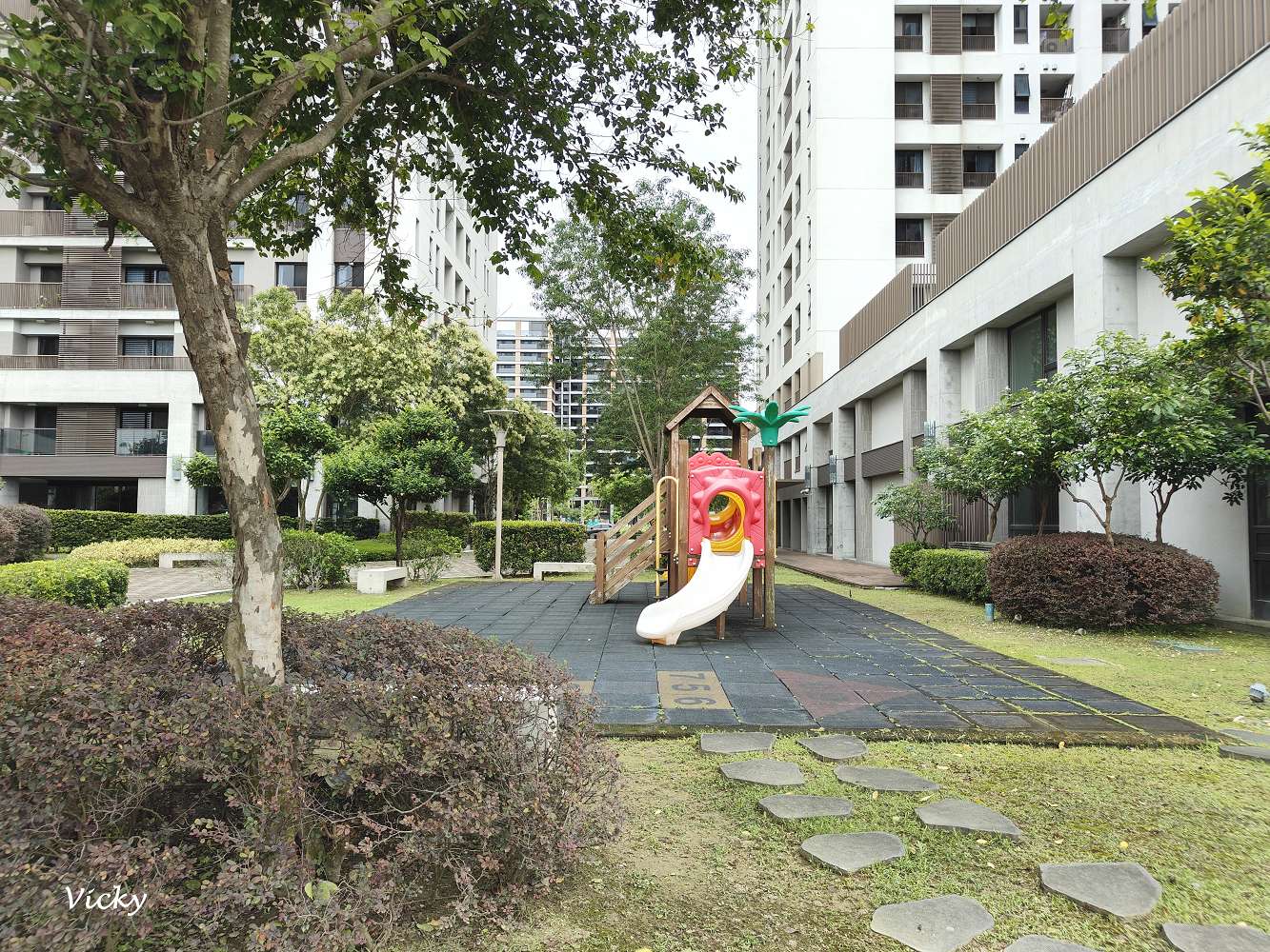 台南東區人氣咖啡廳推薦｜涵糖製所：豪宅樓下的清新系水流咖啡廳，甜點好吃飲料好喝，附菜單