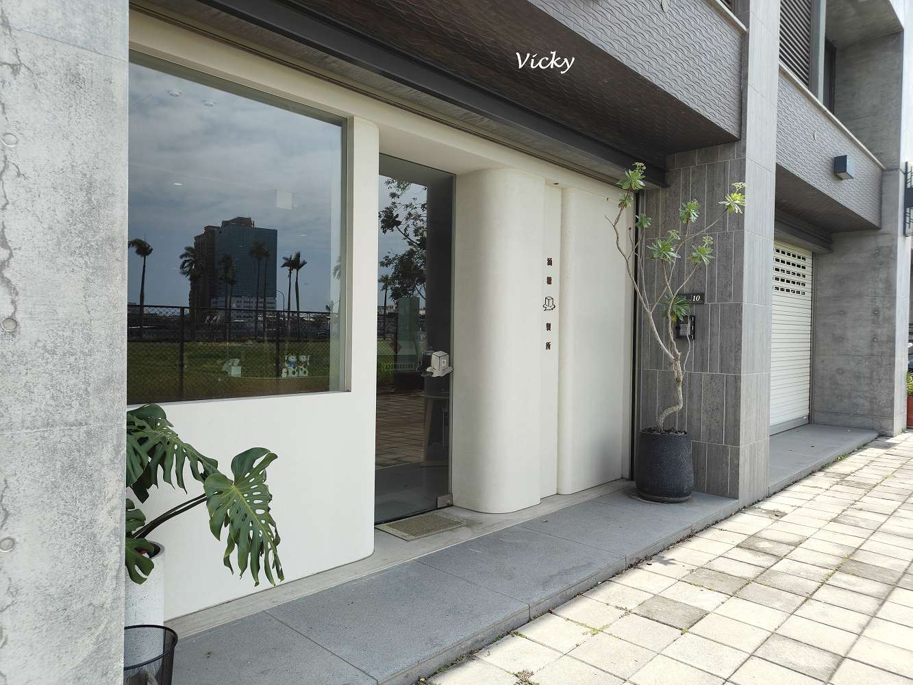 台南東區人氣咖啡廳推薦｜涵糖製所：豪宅樓下的清新系水流咖啡廳，甜點好吃飲料好喝，附菜單
