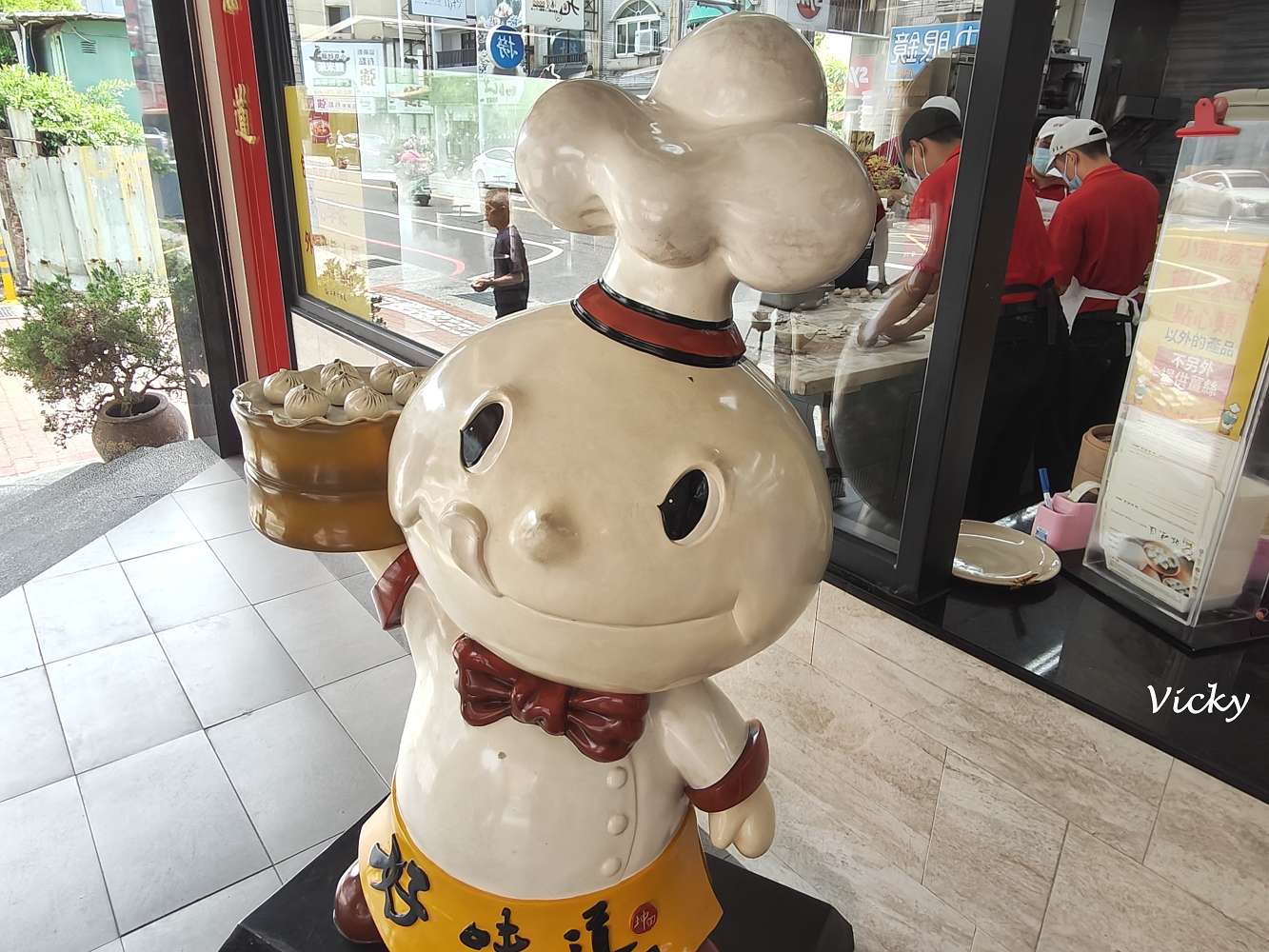 台南東區 上海好味道小籠湯包：東安路人氣點心店，環境佳但味道略有落差？