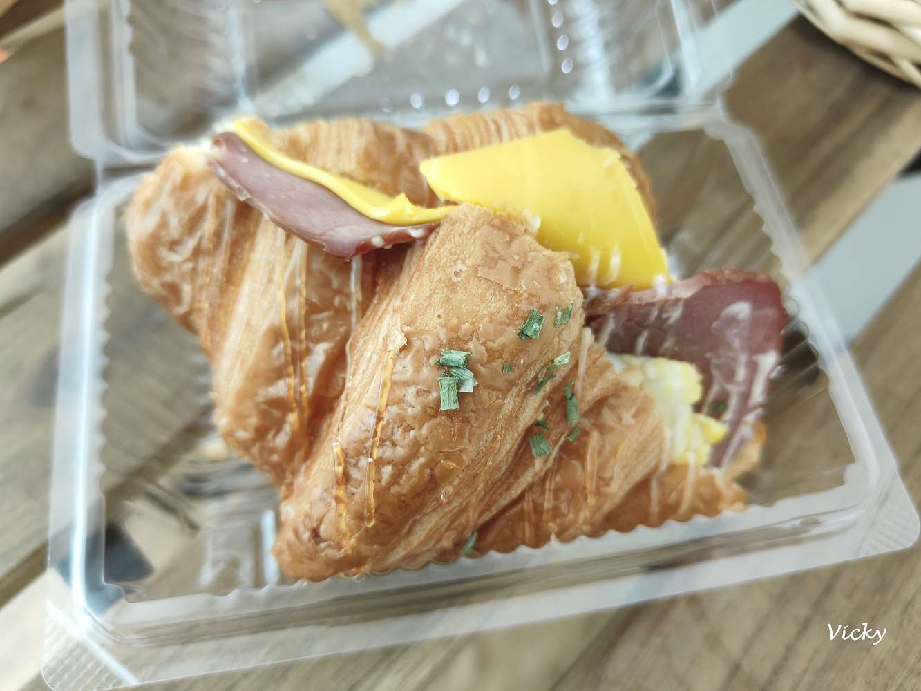 台南大學周邊美食｜獻 烘焙iminding 慶中街開新店！特色圓可頌與紅烏龍蛋捲一次滿足