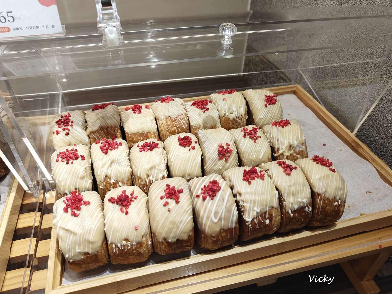 台南大學周邊美食｜獻 烘焙iminding 慶中街開新店！特色圓可頌與紅烏龍蛋捲一次滿足