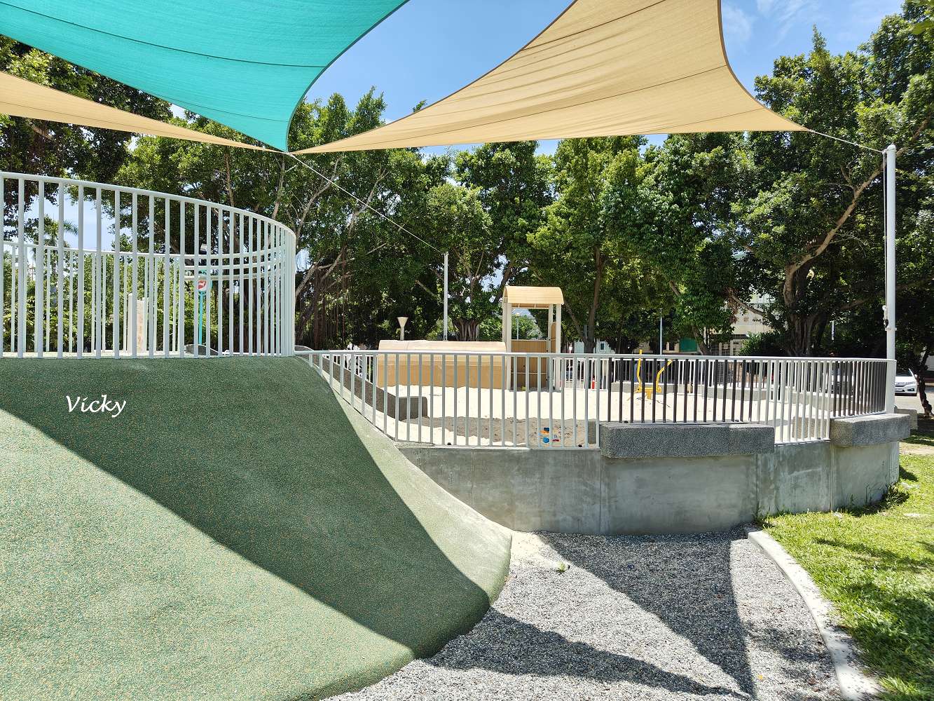 佳里體育公園︱鹽分地帶 特色遊戲場：甜甜沙丘、海沫攀爬球必玩！玩沙、攀爬、滑梯一次滿足！