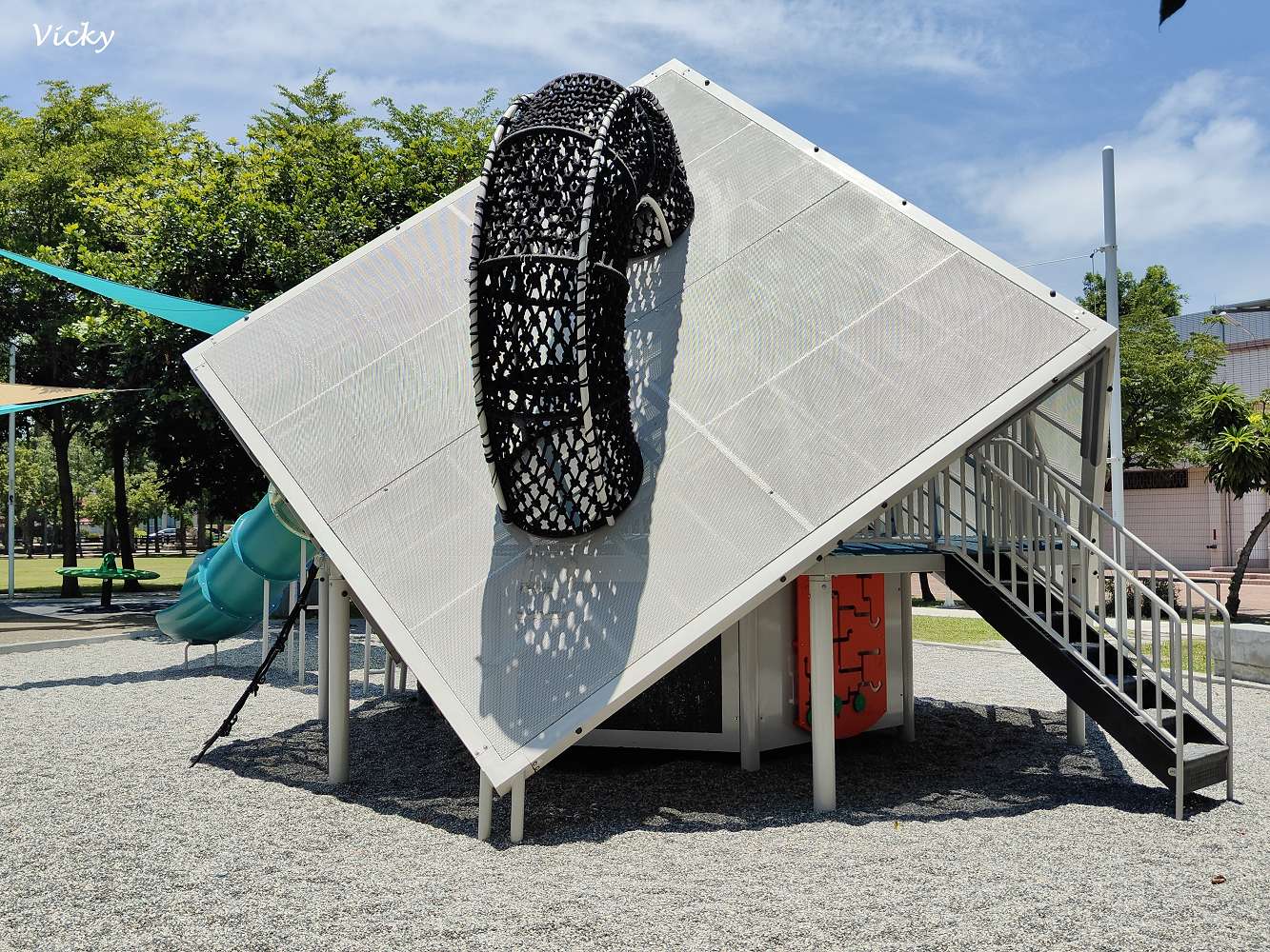 佳里體育公園︱鹽分地帶 特色遊戲場：甜甜沙丘、海沫攀爬球必玩！玩沙、攀爬、滑梯一次滿足！