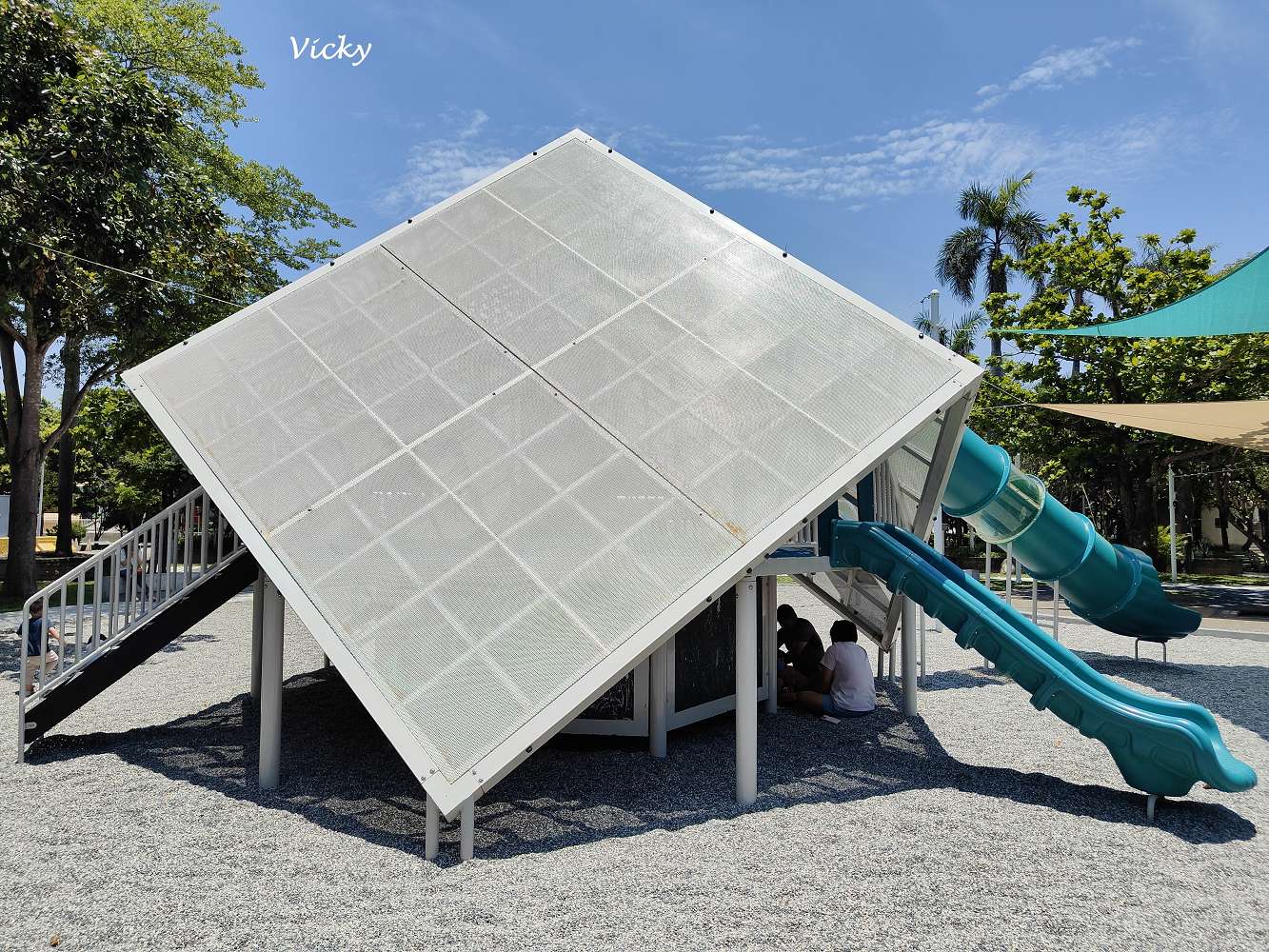 佳里體育公園︱鹽分地帶 特色遊戲場：甜甜沙丘、海沫攀爬球必玩！玩沙、攀爬、滑梯一次滿足！