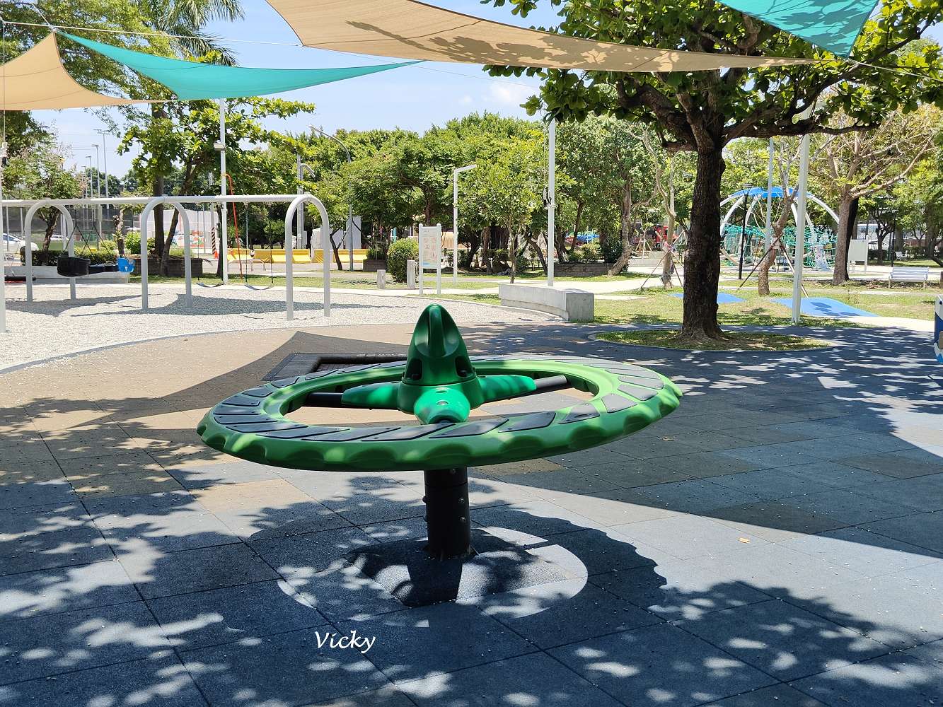 佳里體育公園︱鹽分地帶 特色遊戲場：甜甜沙丘、海沫攀爬球必玩！玩沙、攀爬、滑梯一次滿足！