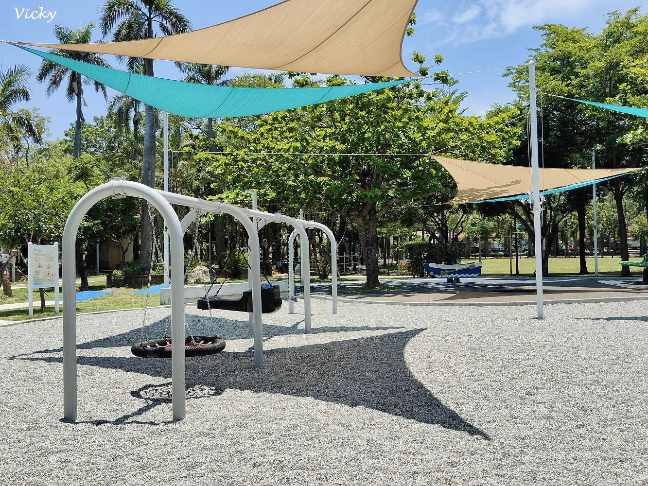 佳里體育公園︱鹽分地帶 特色遊戲場：甜甜沙丘、海沫攀爬球必玩！玩沙、攀爬、滑梯一次滿足！