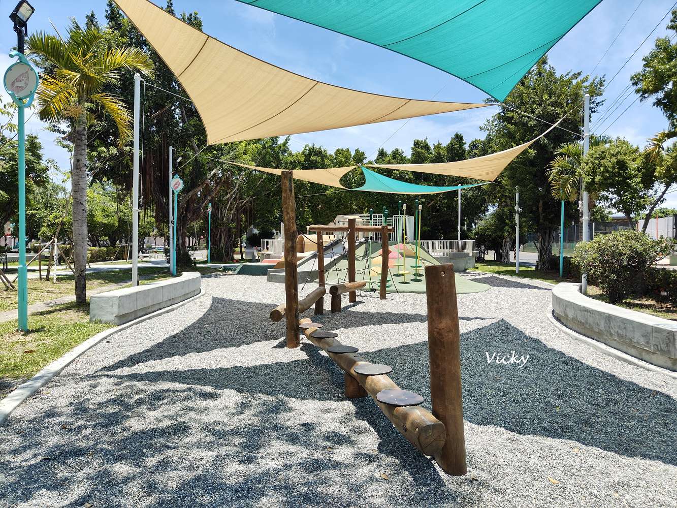 佳里體育公園︱鹽分地帶 特色遊戲場：甜甜沙丘、海沫攀爬球必玩！玩沙、攀爬、滑梯一次滿足！