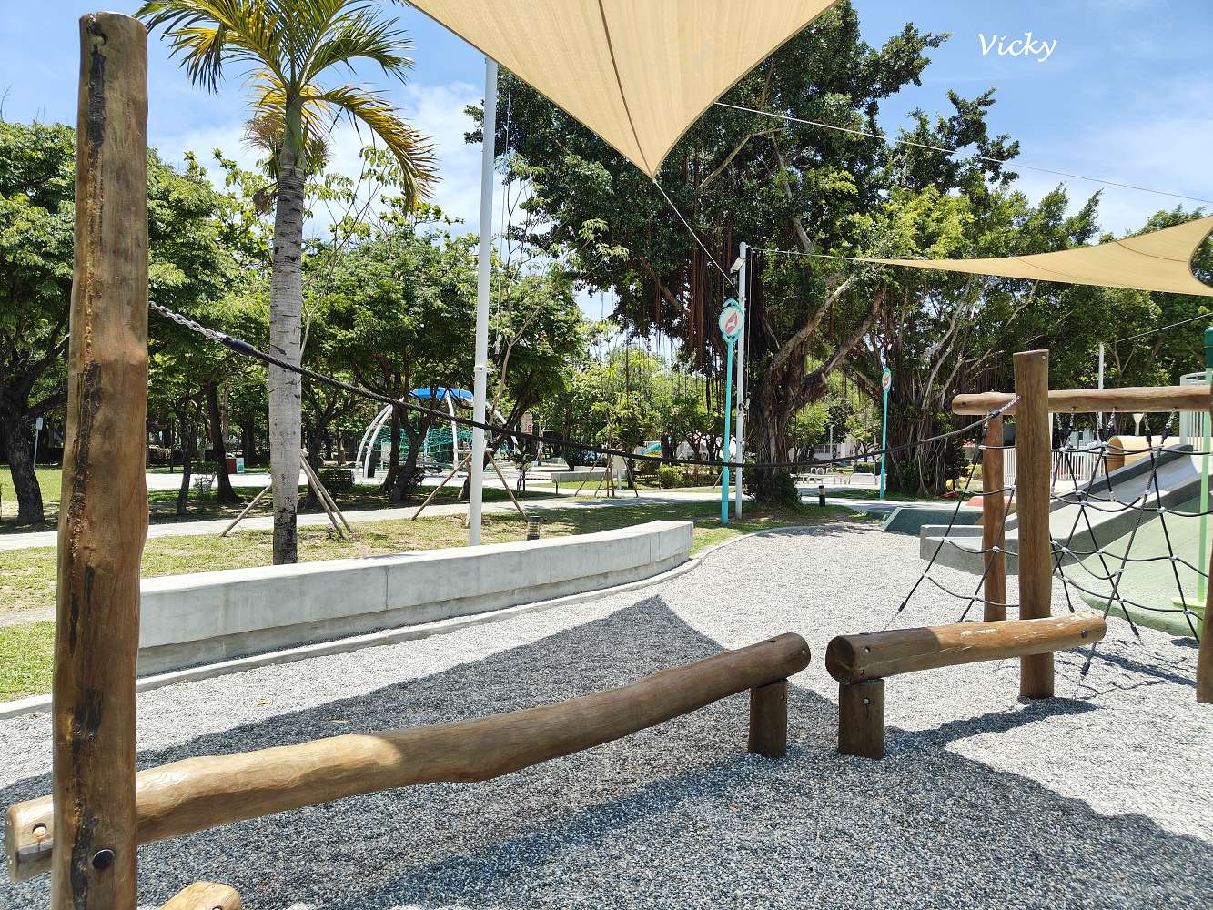 佳里體育公園︱鹽分地帶 特色遊戲場：甜甜沙丘、海沫攀爬球必玩！玩沙、攀爬、滑梯一次滿足！