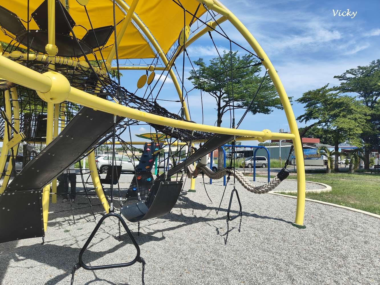 台南親子特色公園｜東區 陽光公園：小而美的攀爬遊戲天堂！