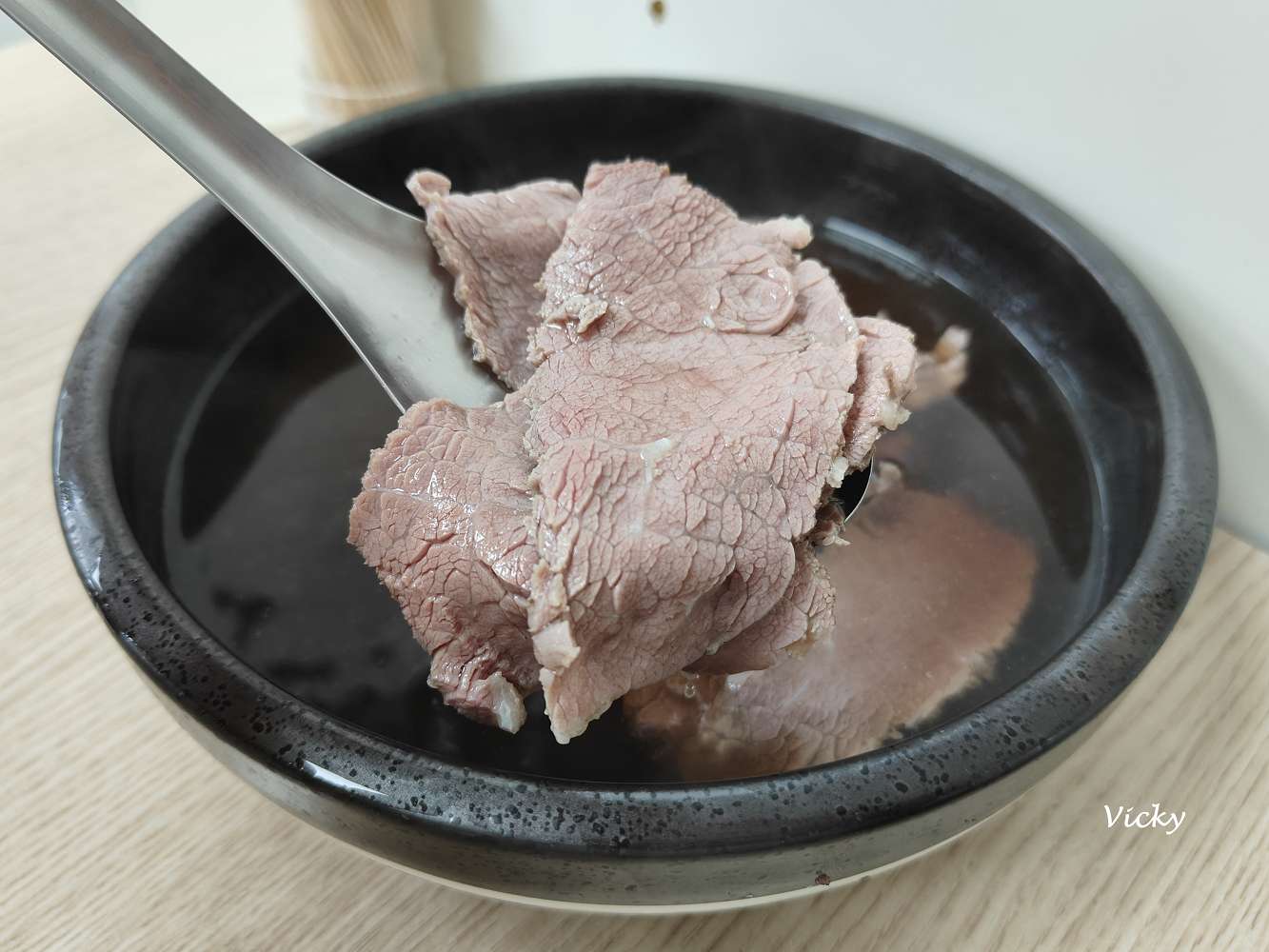 網站近期文章：台南佳里 萬林牛肉湯：在地人推薦必吃！湯頭香甜、白飯免費吃到飽，附菜單