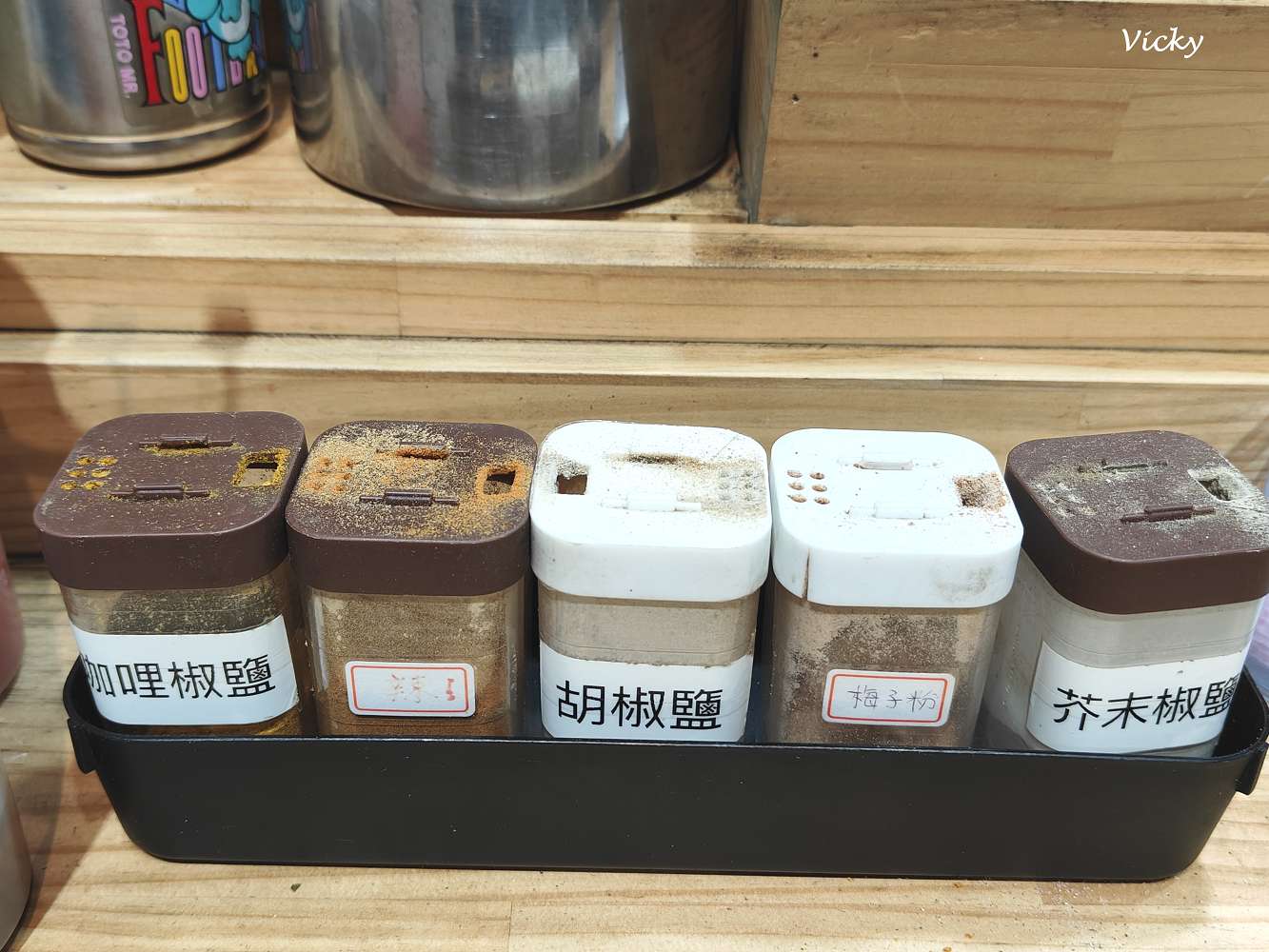 台南下午茶點心推薦｜東門圓環 一農手工甜不辣：一農蛋好吃又爆漿，旗魚黑輪必點！附菜單