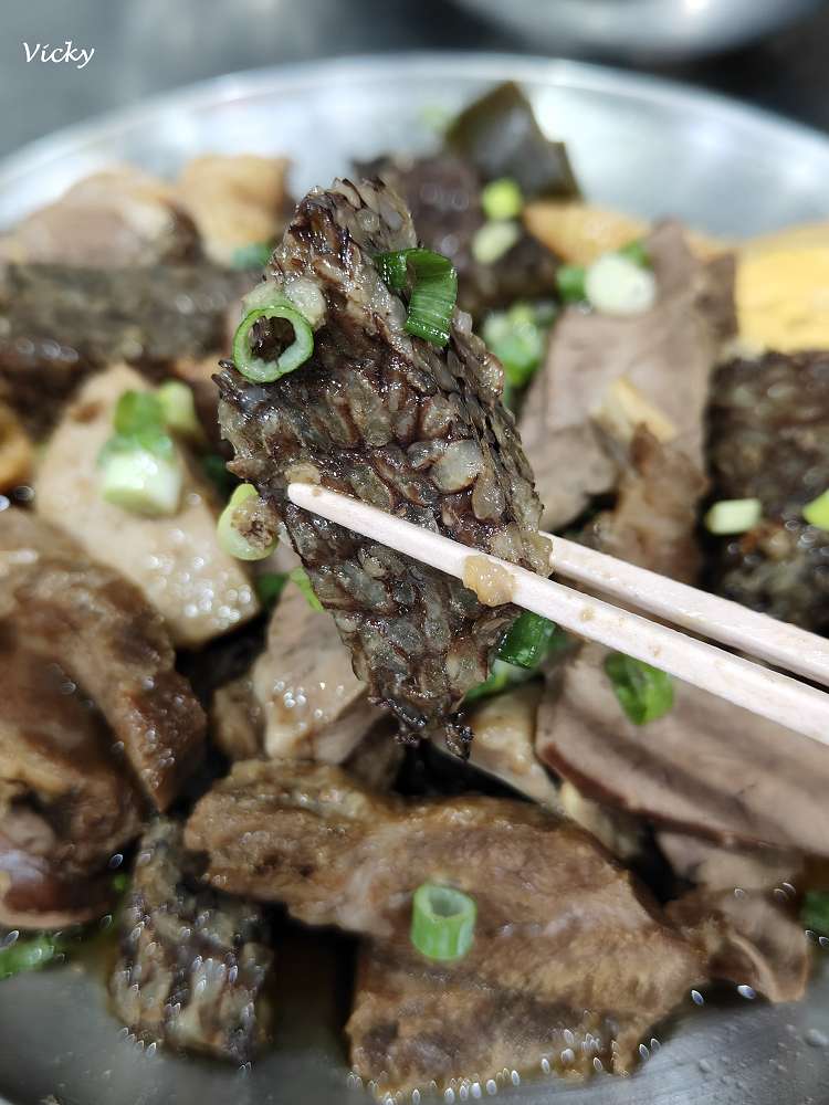 台南府前路美食推薦｜阿龍意麵：70年老字號人氣麵店，麻醬麵、滷味大碗滿足！