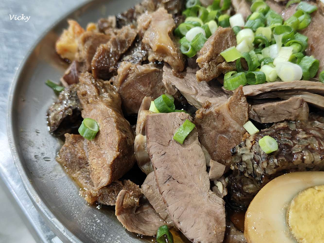 台南府前路美食推薦｜阿龍意麵：70年老字號人氣麵店，麻醬麵、滷味大碗滿足！