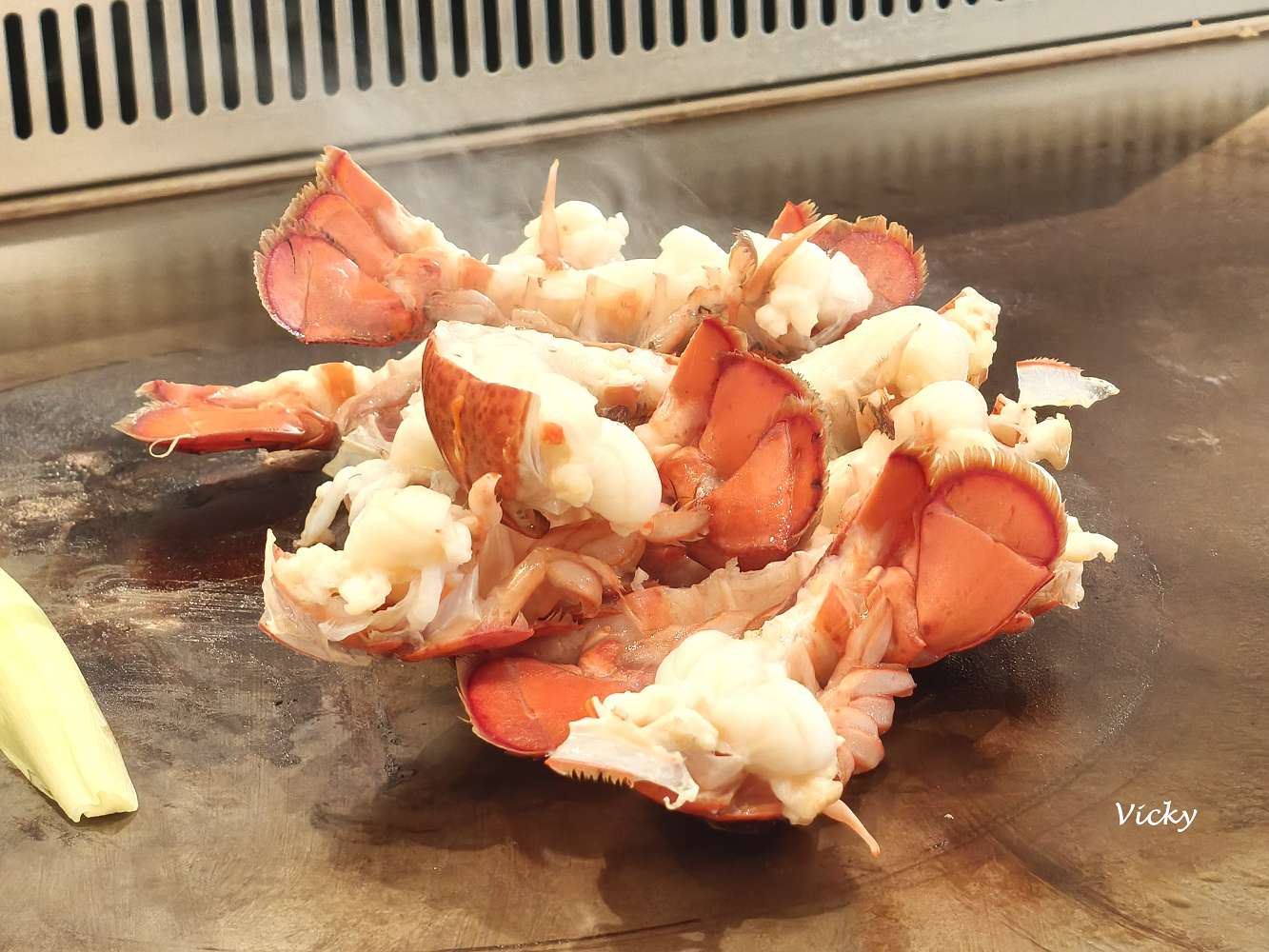 台南鐵板燒推薦｜明水然・樂 台南中山店：14道無菜單鐵板料理，每一道都是驚喜！Google 4.7星高評價！情侶約會、家庭聚餐，朋友慶生都合適