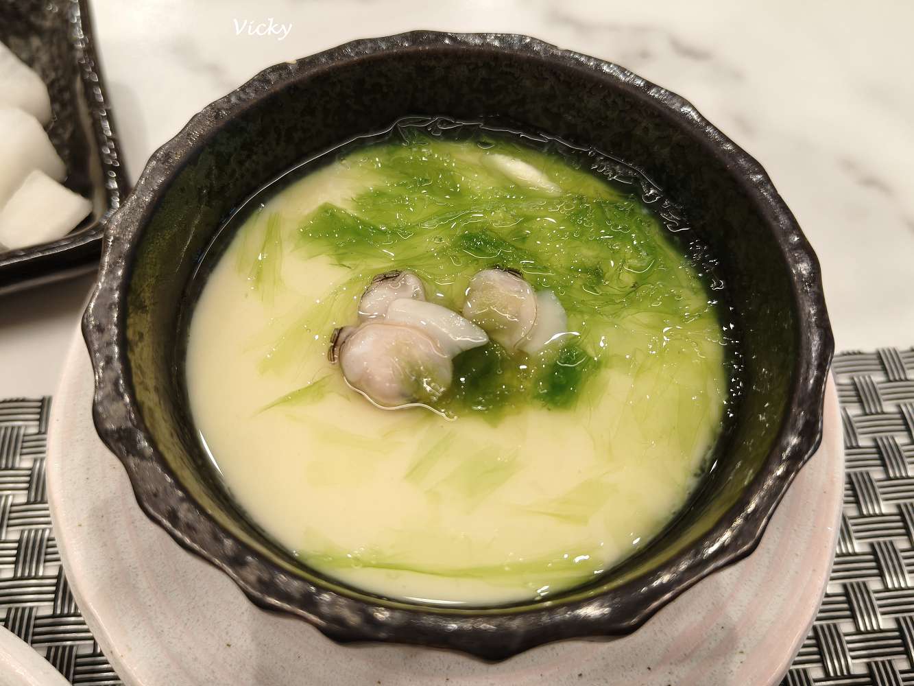 台南鐵板燒推薦｜明水然・樂 台南中山店：14道無菜單鐵板料理，每一道都是驚喜！Google 4.7星高評價！情侶約會、家庭聚餐，朋友慶生都合適