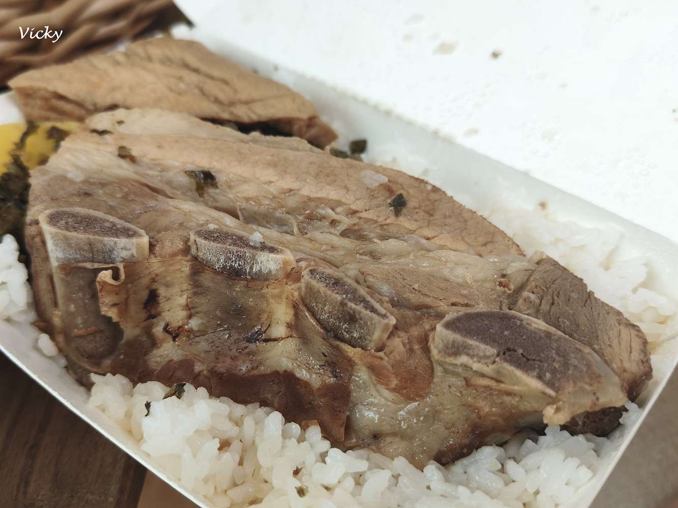 台南中西區美食推薦｜上富小吃店：100元有找的排骨飯、炸肉飯，人氣強強滾！附菜單