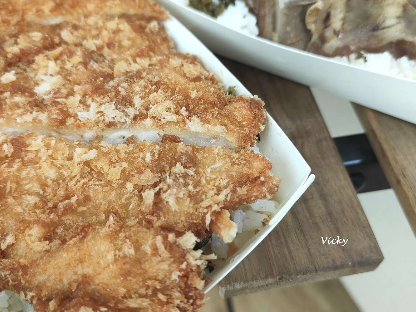 台南中西區美食推薦｜上富小吃店：100元有找的排骨飯、炸肉飯，人氣強強滾！附菜單