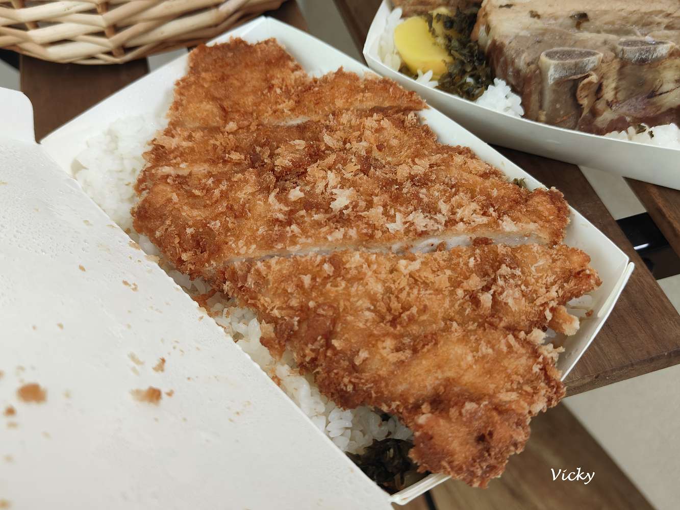 台南中西區美食推薦｜上富小吃店：100元有找的排骨飯、炸肉飯，人氣強強滾！附菜單