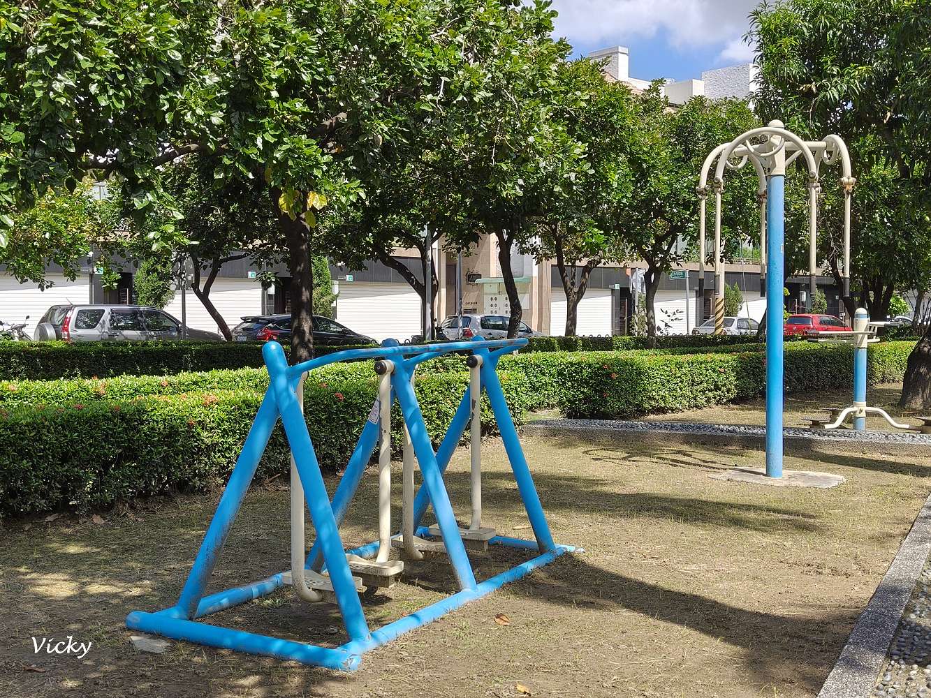台南特色公園︱仁德 仁中公園：小巧溫馨的社區綠地，還有一座大笑臉溜滑梯