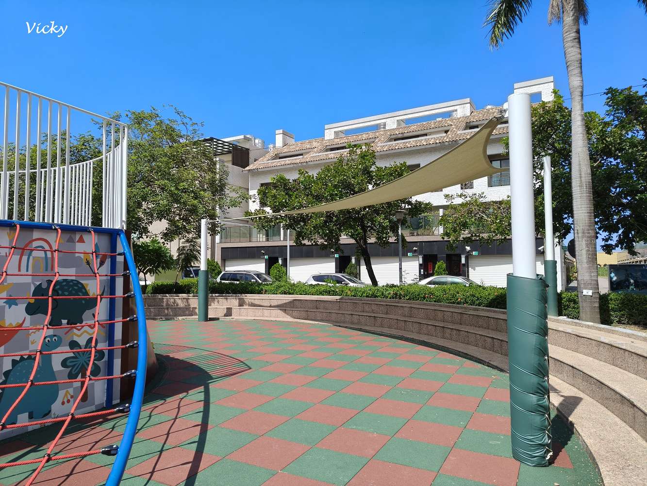台南特色公園︱仁德 仁中公園：小巧溫馨的社區綠地，還有一座大笑臉溜滑梯