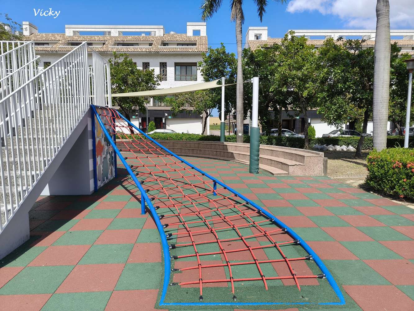 台南特色公園︱仁德 仁中公園：小巧溫馨的社區綠地，還有一座大笑臉溜滑梯