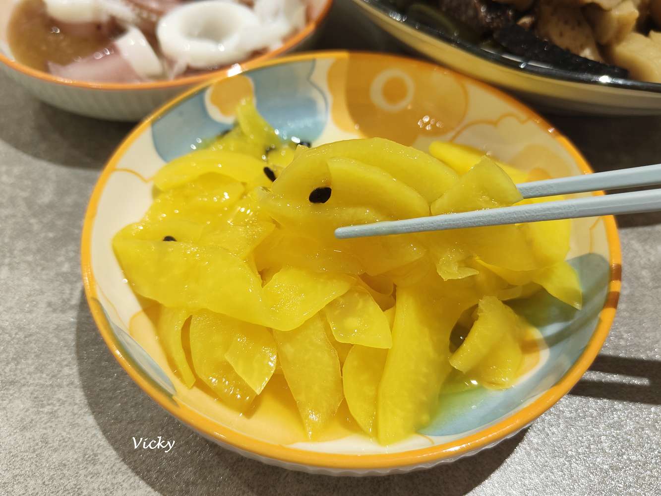台南東區麵店推薦︱李麵作 汕頭麵．滷味：乾淨又平價、有冷氣吹的銅板美食！滷味、小菜選擇多，水餃、麵食都不踩雷！