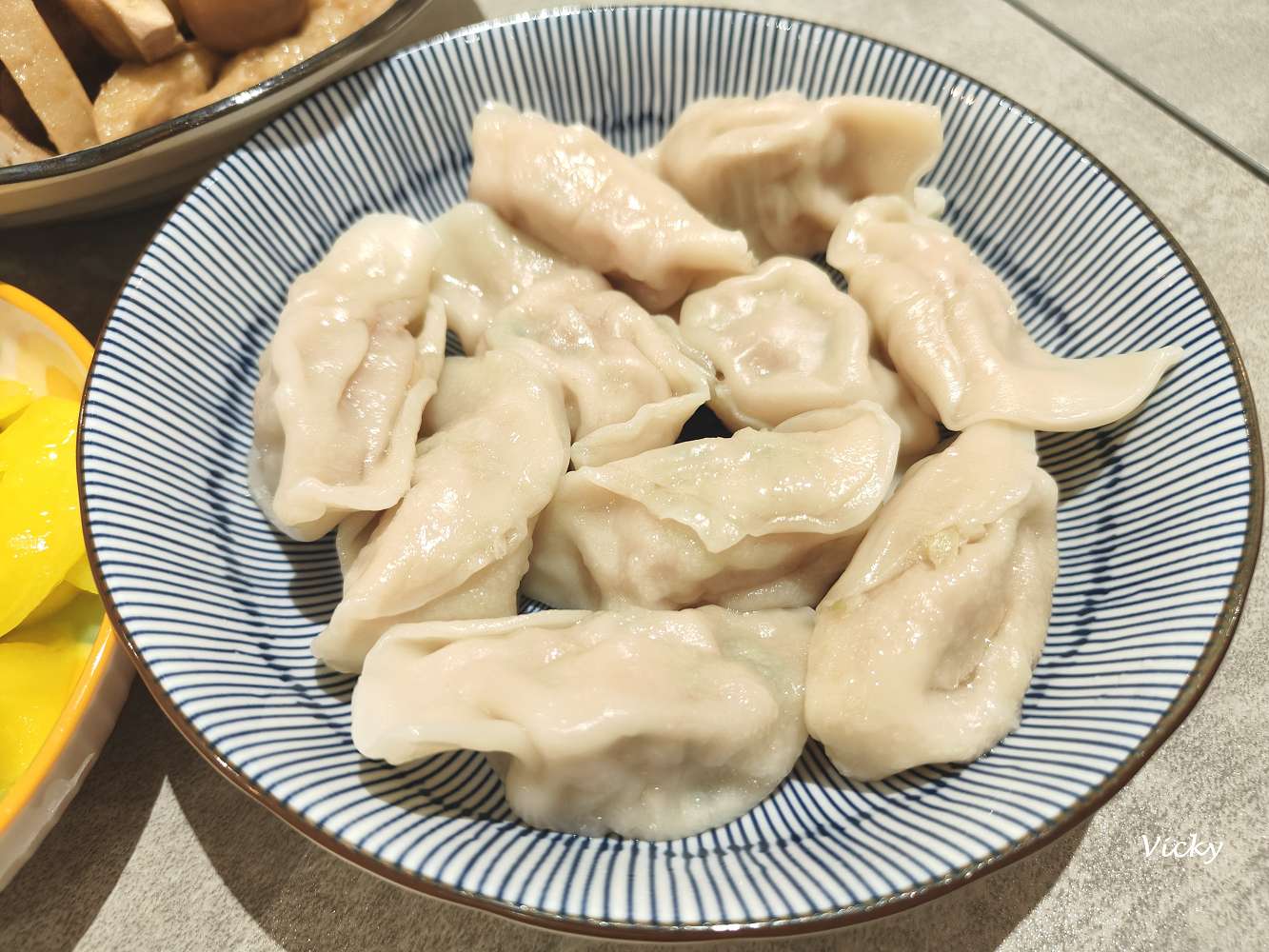 台南東區麵店推薦︱李麵作 汕頭麵．滷味：乾淨又平價、有冷氣吹的銅板美食！滷味、小菜選擇多，水餃、麵食都不踩雷！