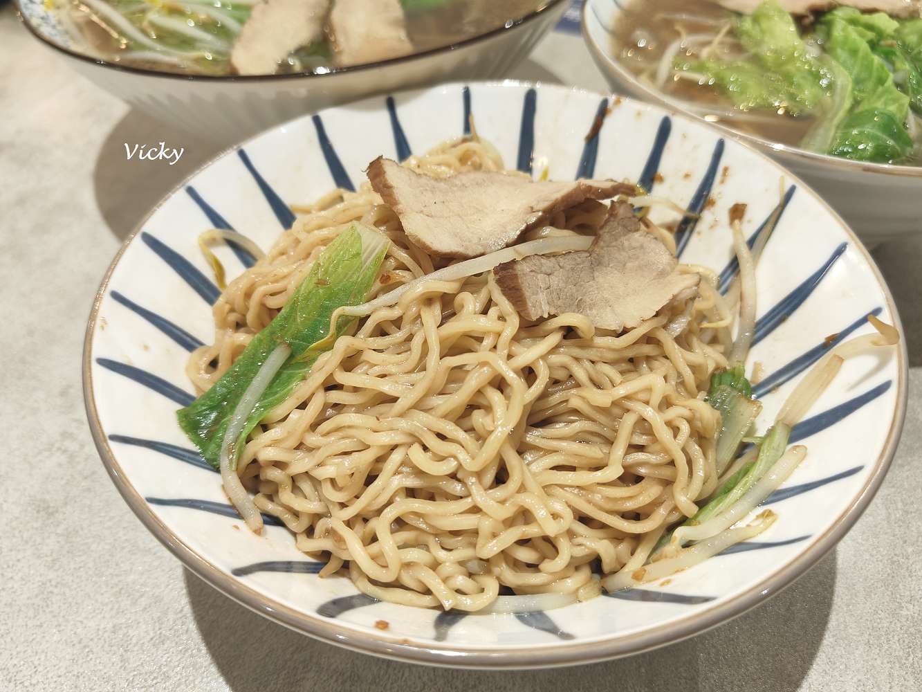 台南東區麵店推薦︱李麵作 汕頭麵．滷味：乾淨又平價、有冷氣吹的銅板美食！滷味、小菜選擇多，水餃、麵食都不踩雷！