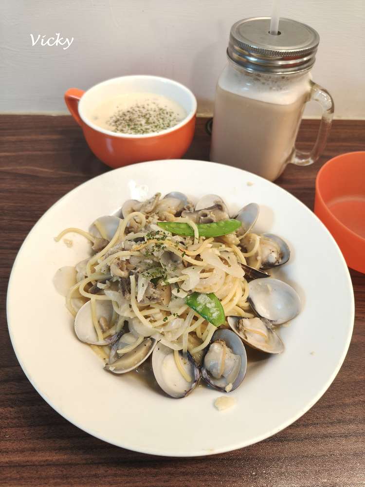 台南東區平價義大利麵｜樂熊 Pasta 美味推薦：義大利麵和燉飯只要100元，價格有夠平實，附菜單