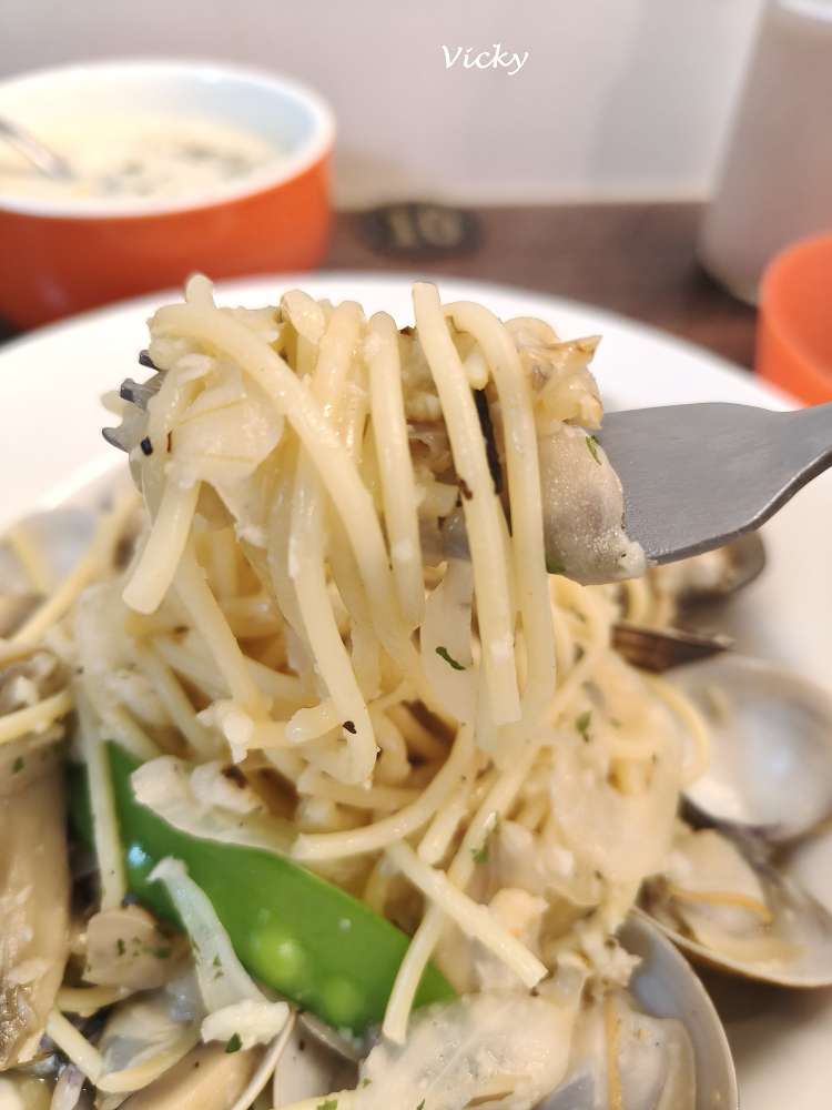 台南東區平價義大利麵｜樂熊 Pasta 美味推薦：義大利麵和燉飯只要100元，價格有夠平實，附菜單
