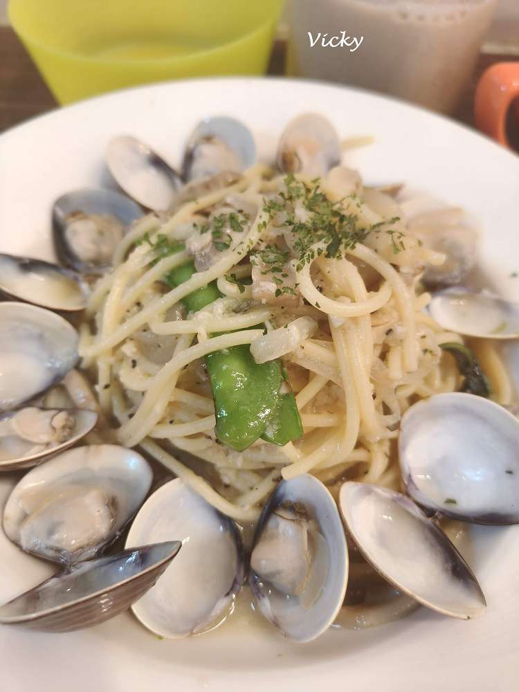 台南東區平價義大利麵｜樂熊 Pasta 美味推薦：義大利麵和燉飯只要100元，價格有夠平實，附菜單