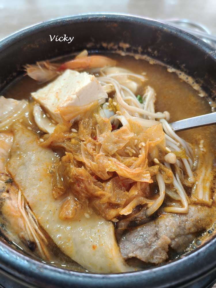 台南復興國中附近美食｜臺灣歐巴 東區裕文店：暖心泡菜鍋只要 $150！台南平價鍋物，附菜單