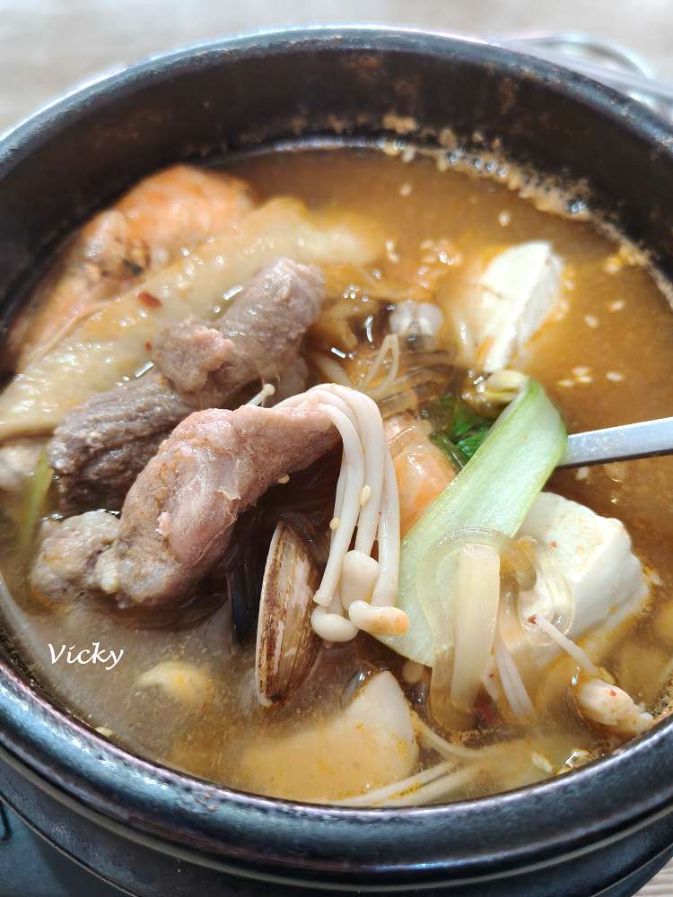 台南復興國中附近美食｜臺灣歐巴 東區裕文店：暖心泡菜鍋只要 $150！台南平價鍋物，附菜單