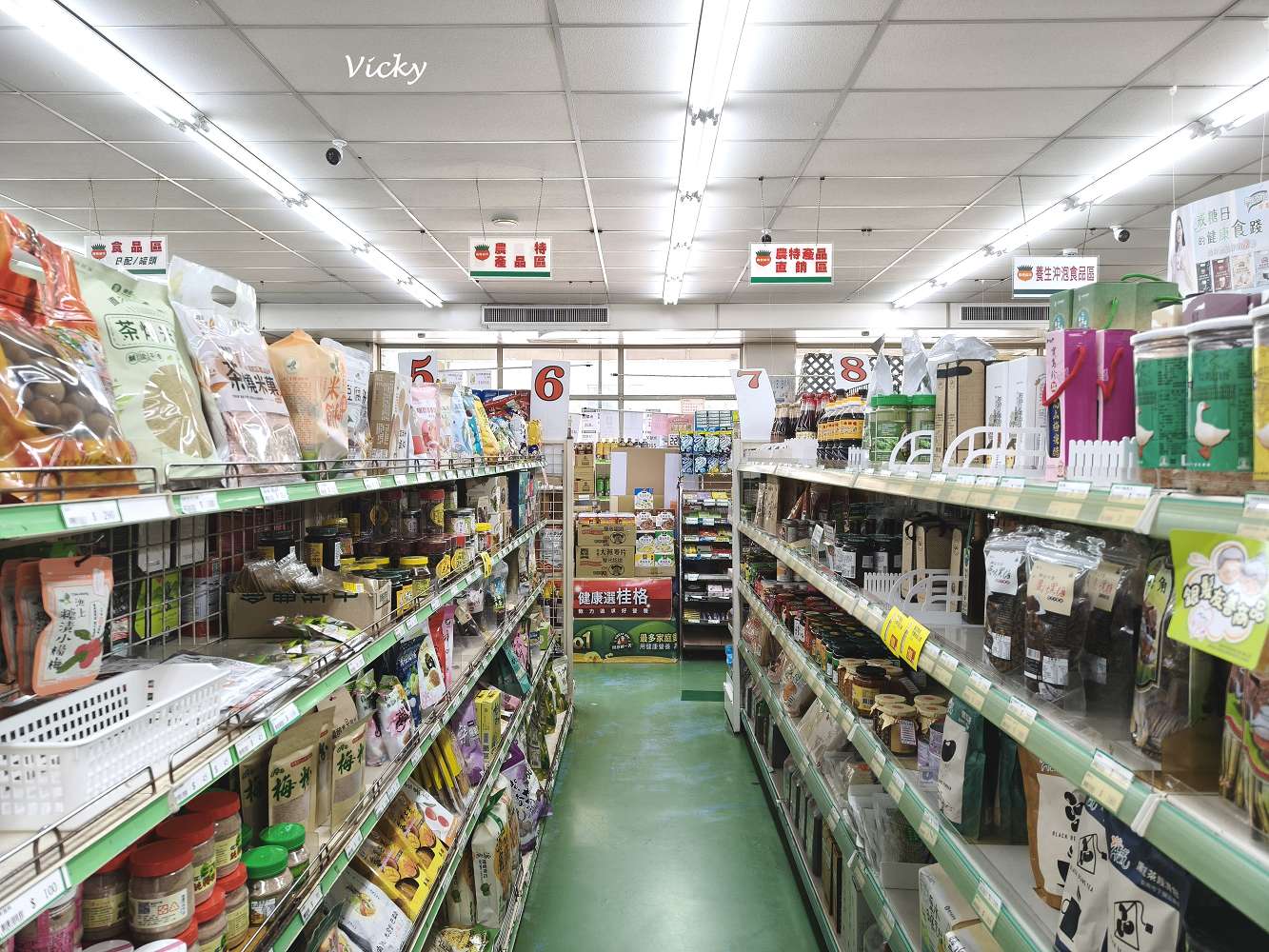 台南市農會超市｜比大賣場更好逛的在地好物天堂！農產品、伴手禮一次買齊！從茶包、果乾、調味料到限定名產，台南農會超市絕對讓你逛到手軟、買到滿意！