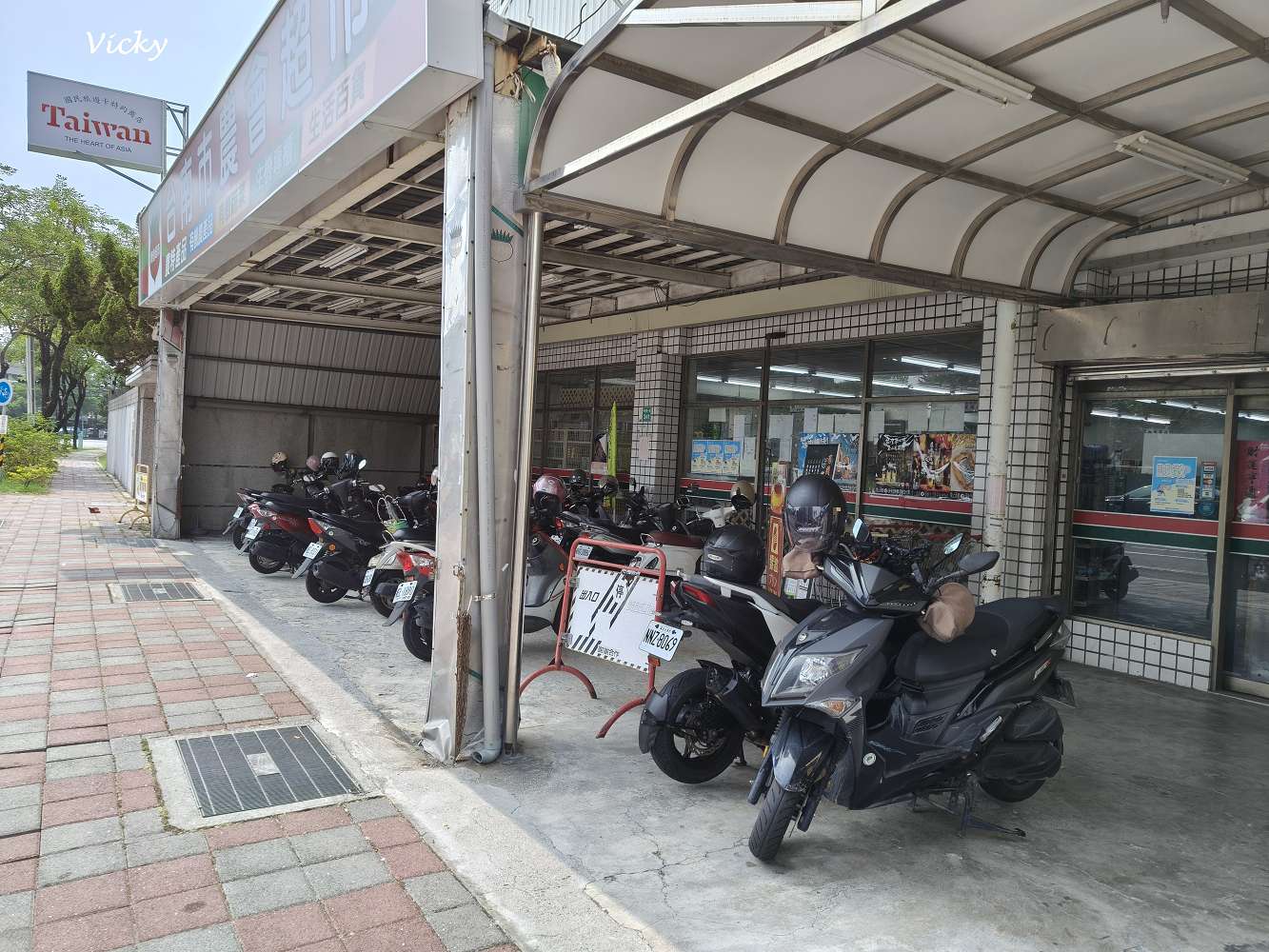 台南市農會超市｜比大賣場更好逛的在地好物天堂！農產品、伴手禮一次買齊！從茶包、果乾、調味料到限定名產，台南農會超市絕對讓你逛到手軟、買到滿意！