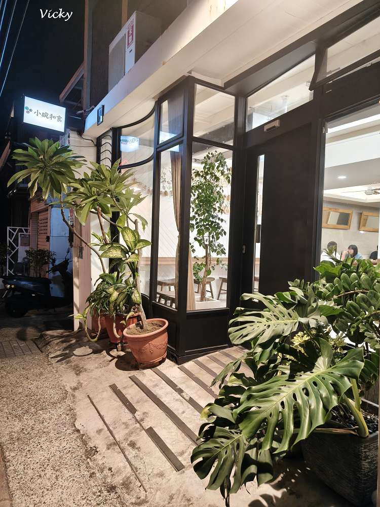 台南成大附近美食推薦 ｜小碗和食：巷弄裡的人氣豐富料理，包含飲料共8道，附菜單