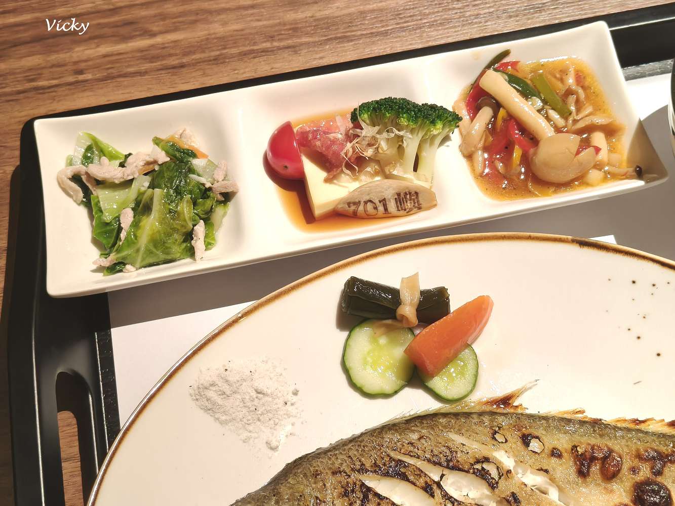 台南美食︱701嶼 多元餐飲新地圖：成大巷弄必吃「野生海魚」套餐，內附菜單！