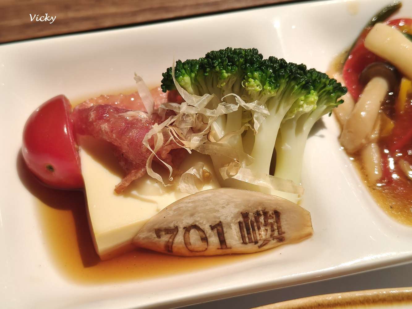 台南美食︱701嶼 多元餐飲新地圖：成大巷弄必吃「野生海魚」套餐，內附菜單！