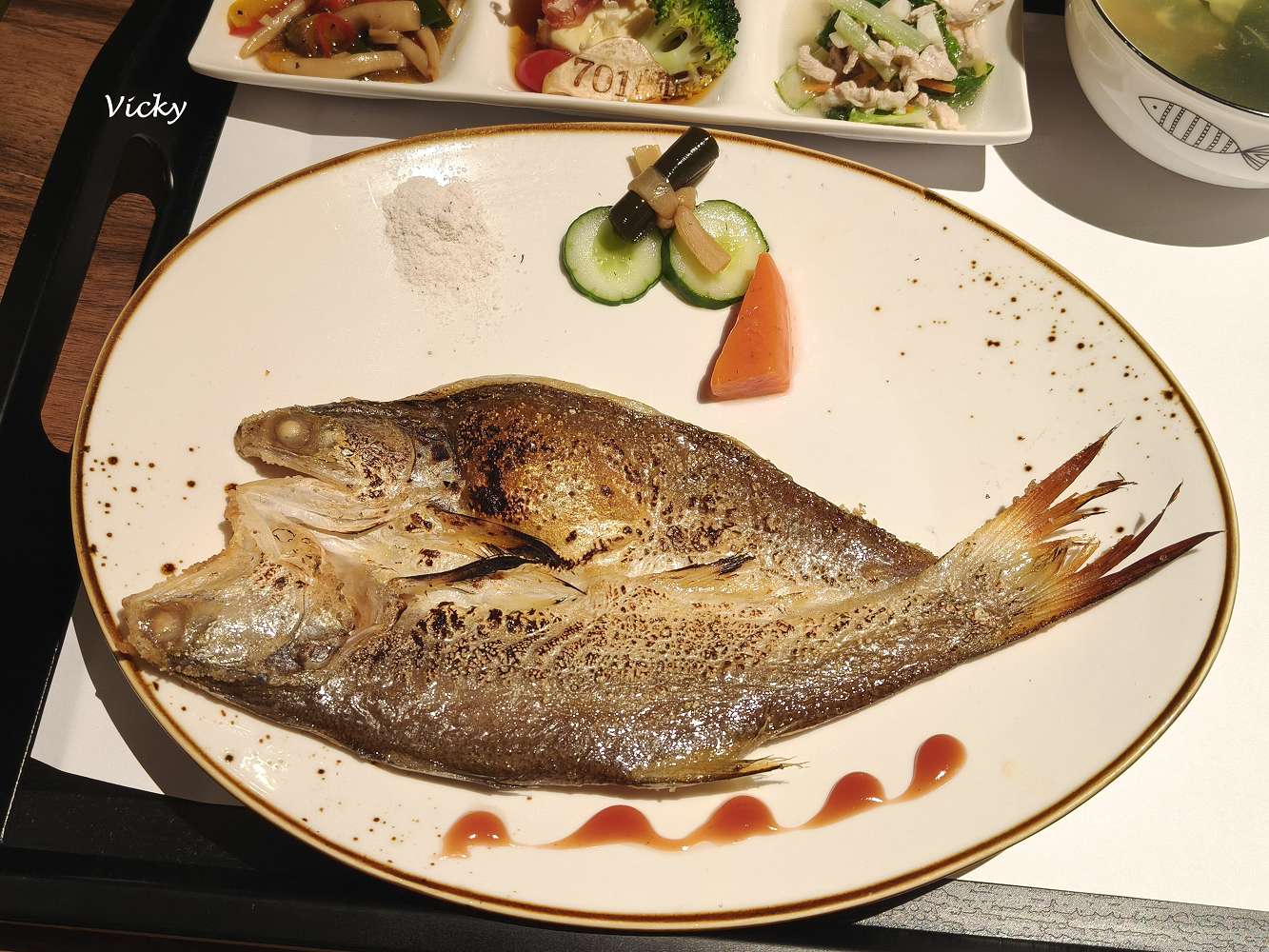 台南美食︱701嶼 多元餐飲新地圖：成大巷弄必吃「野生海魚」套餐，內附菜單！